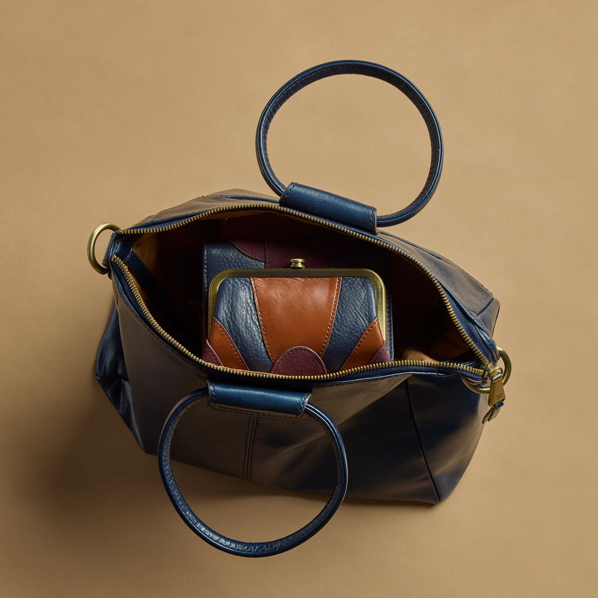 Robin Compact Wallet In Pebbled Leather - Ink Navy