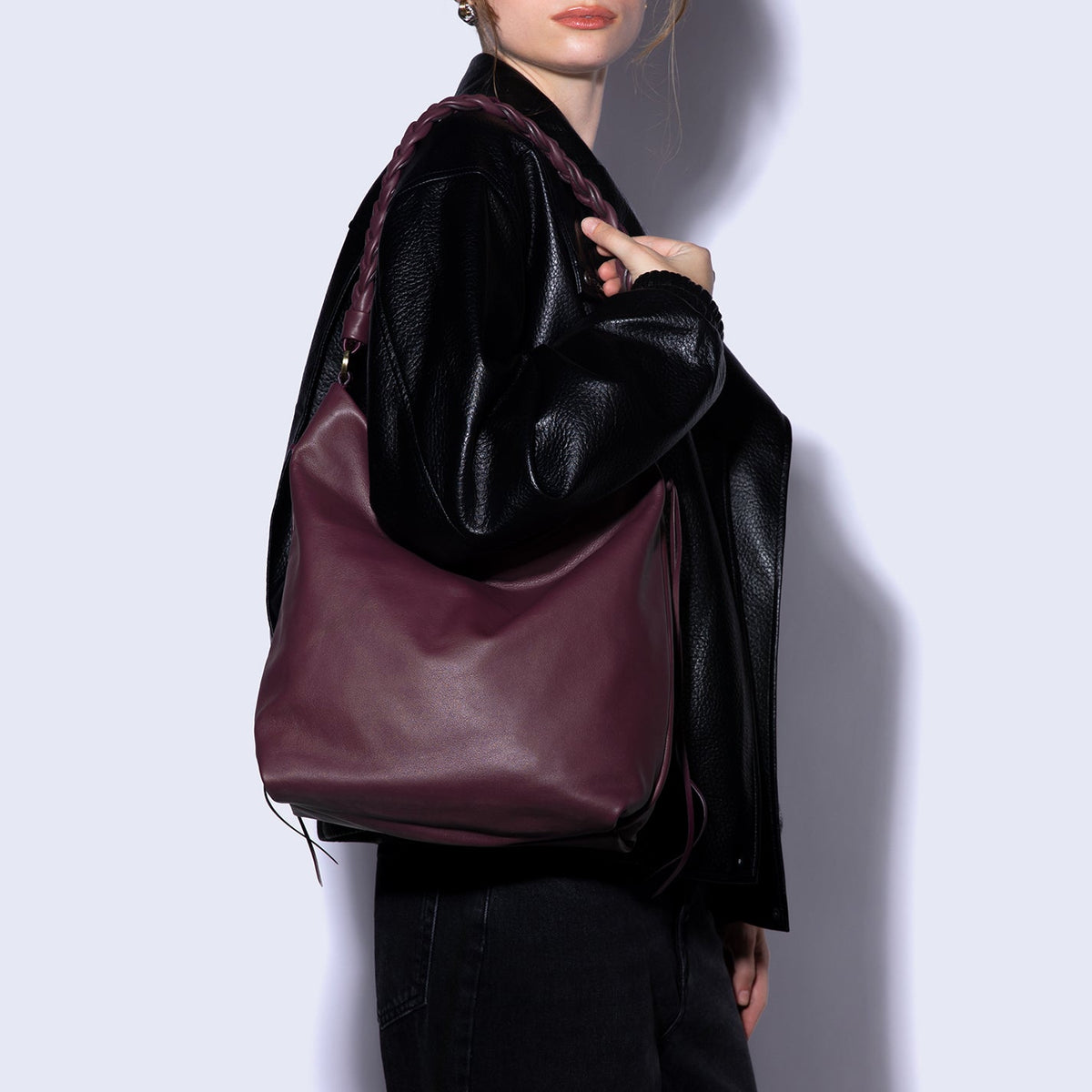 Lindley Hobo In Smooth Leather - Cordovan