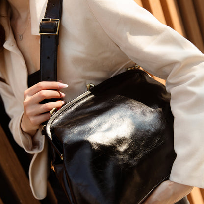 Alba Frame Large Shoulder Bag In Polished Leather - Black