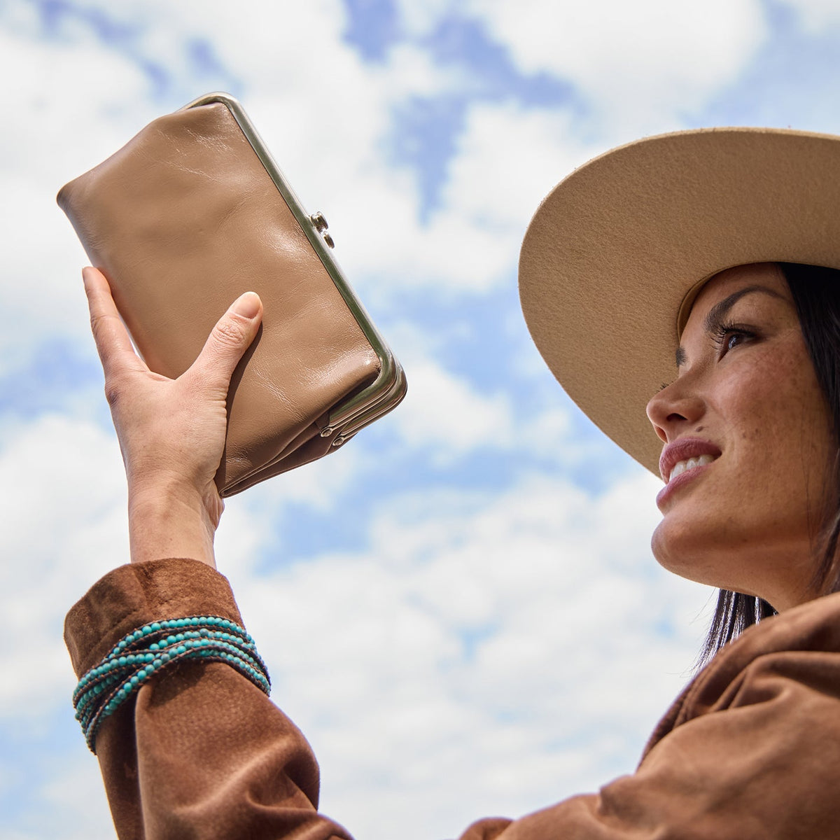Lauren Clutch-Wallet In Polished Leather - Woodsmoke