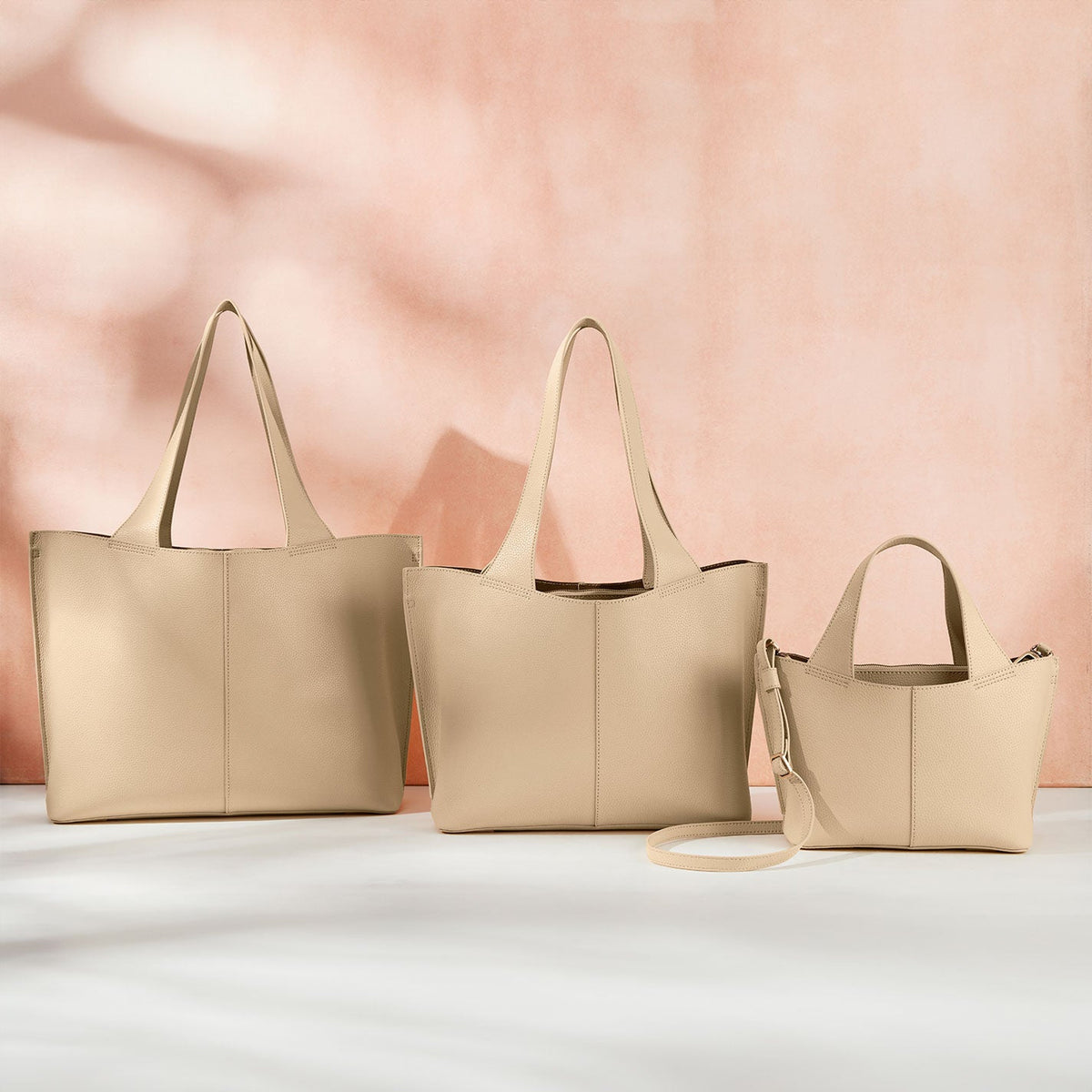 Vida Tote In Micro Pebbled Leather - Almond
