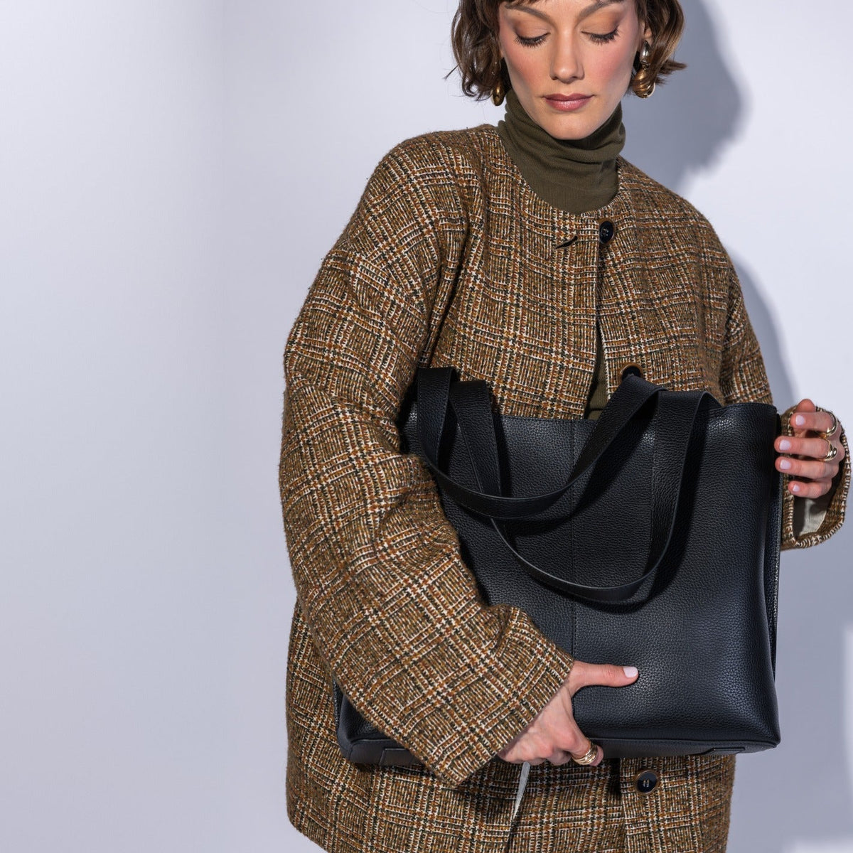 Vida Large Tote In Micro Pebbled Leather - Black