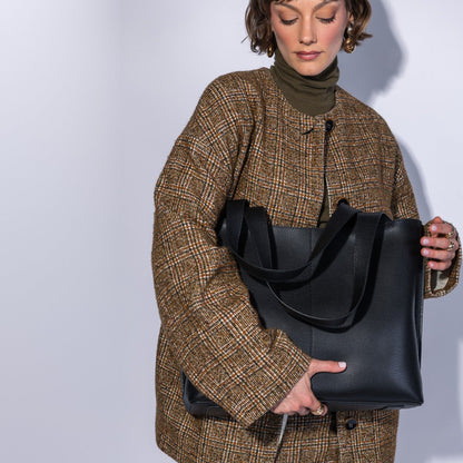 Vida Large Tote In Micro Pebbled Leather - Black