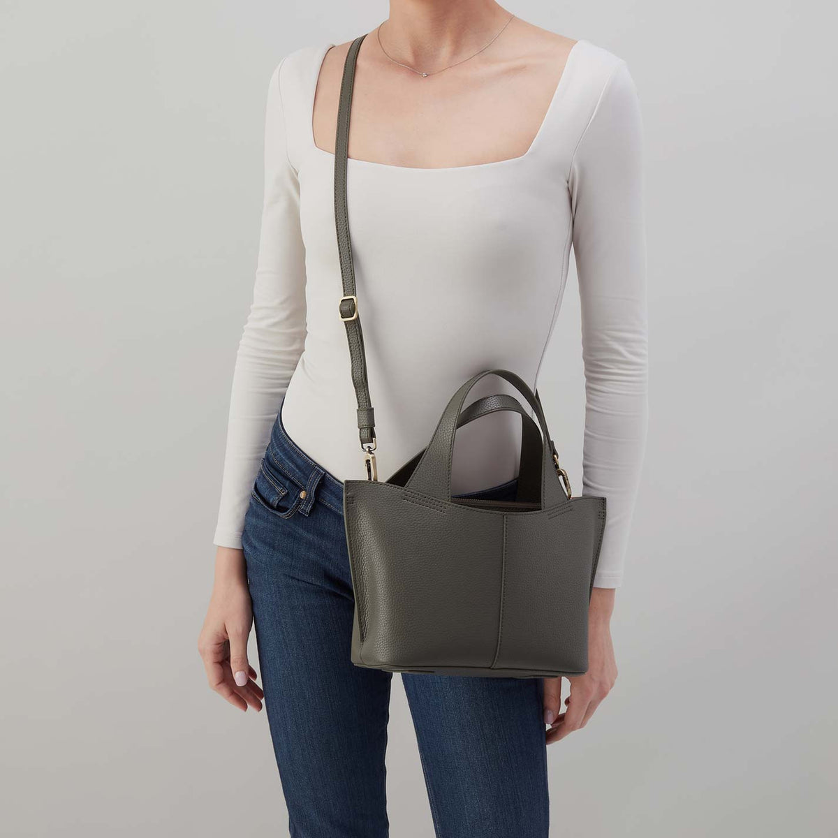 Vida Small Tote in Micro Pebbled Leather - Desert Palm