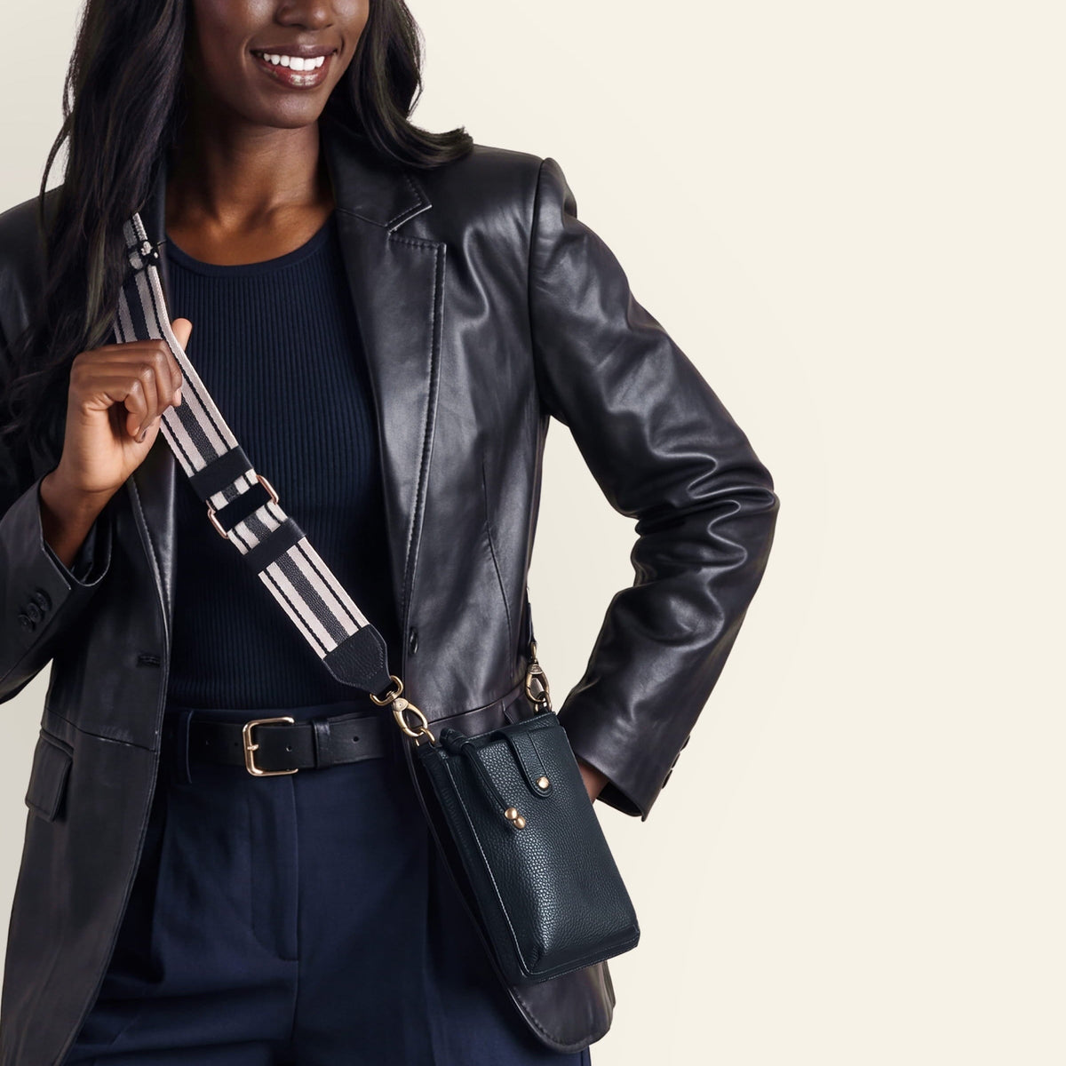 Cass Phone Crossbody In Pebbled Leather - Black