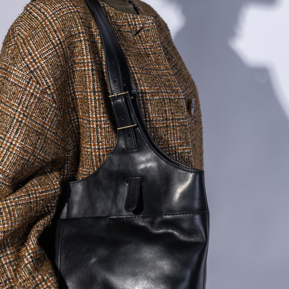 Atlas Tote In Patina Leather - Black
