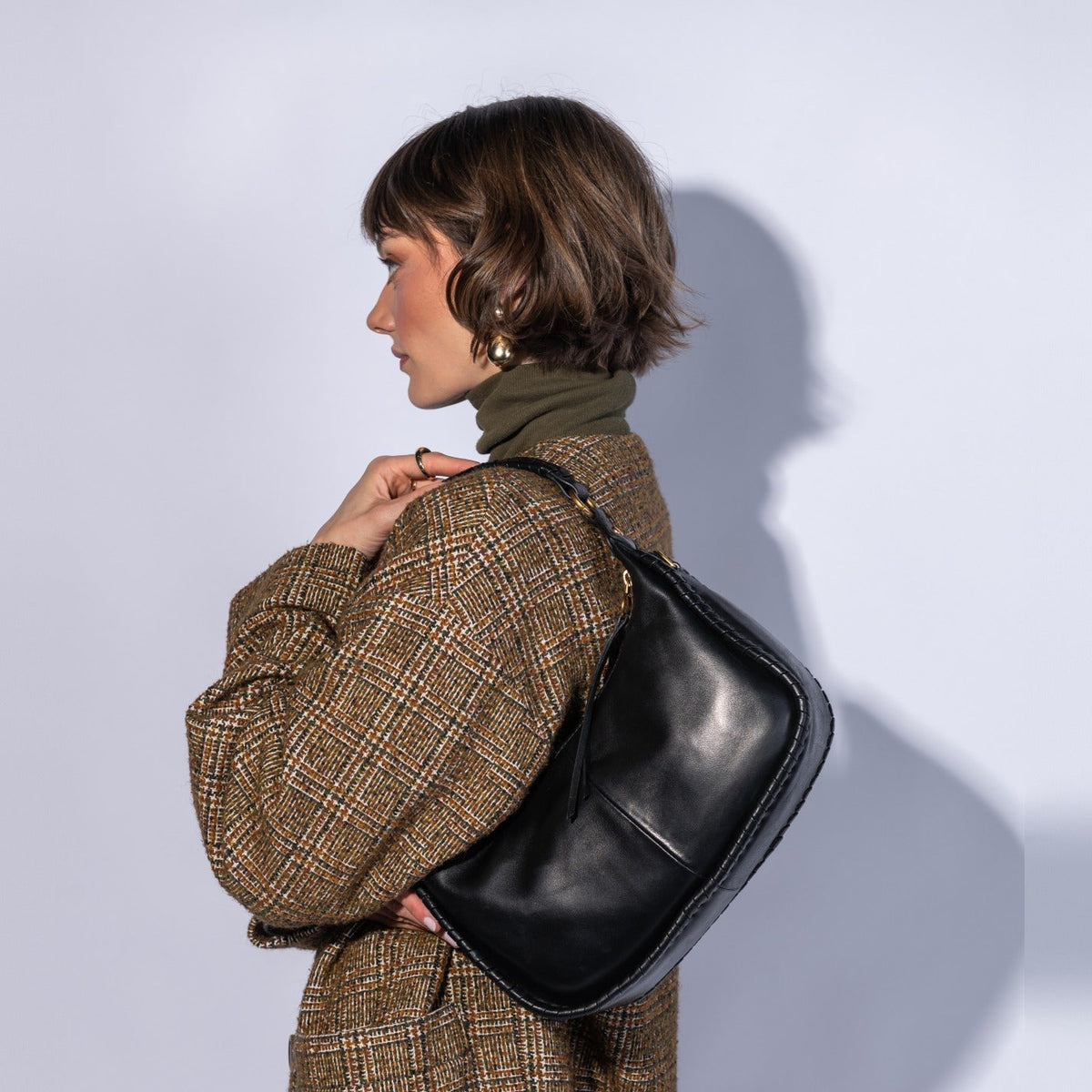 Mia Crescent Hobo In Smooth Leather - Black