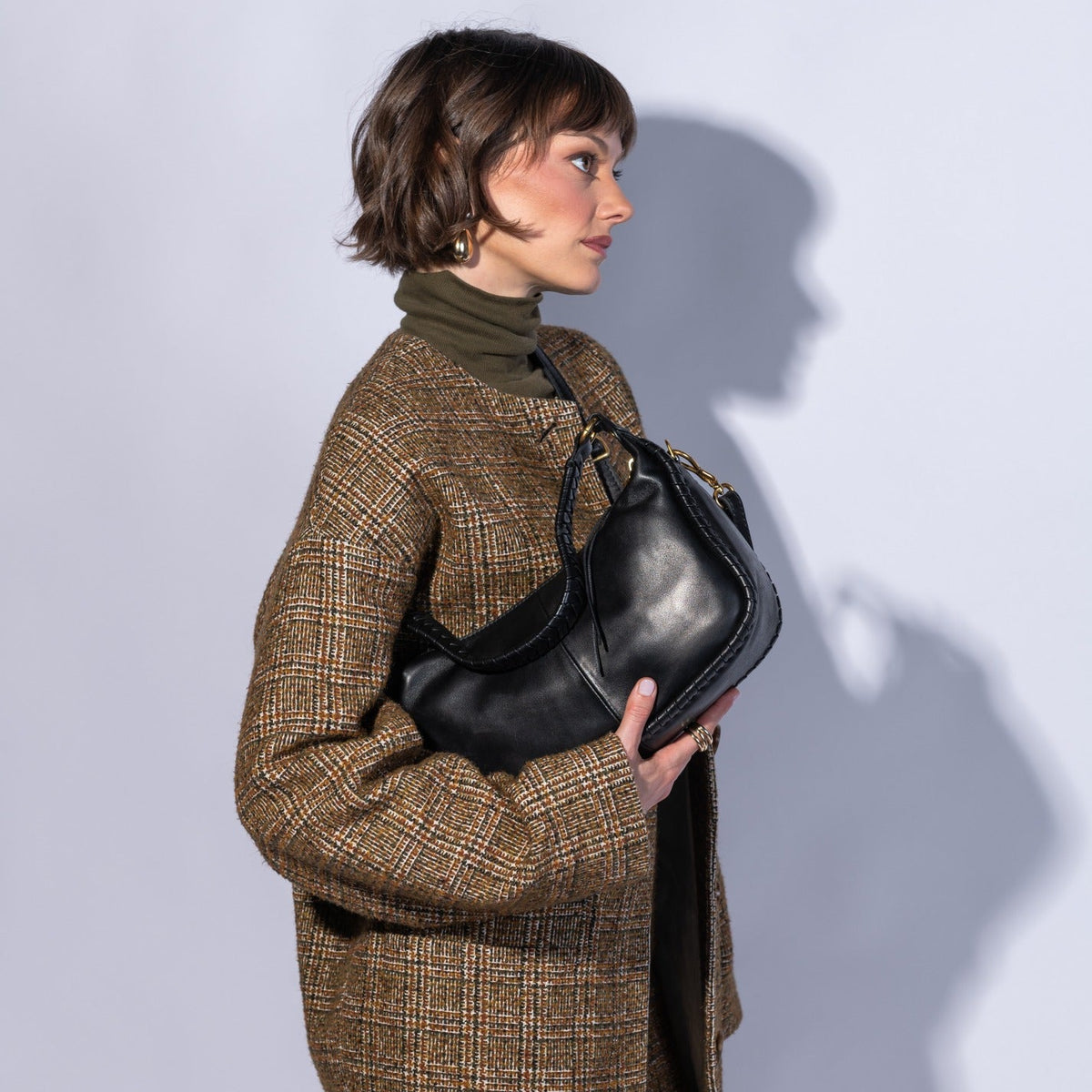 Mia Crescent Hobo In Smooth Leather - Black