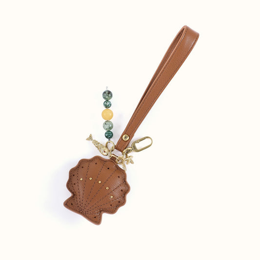 Bay Shell Key Fob in Pebbled Leather - Timber Brown
