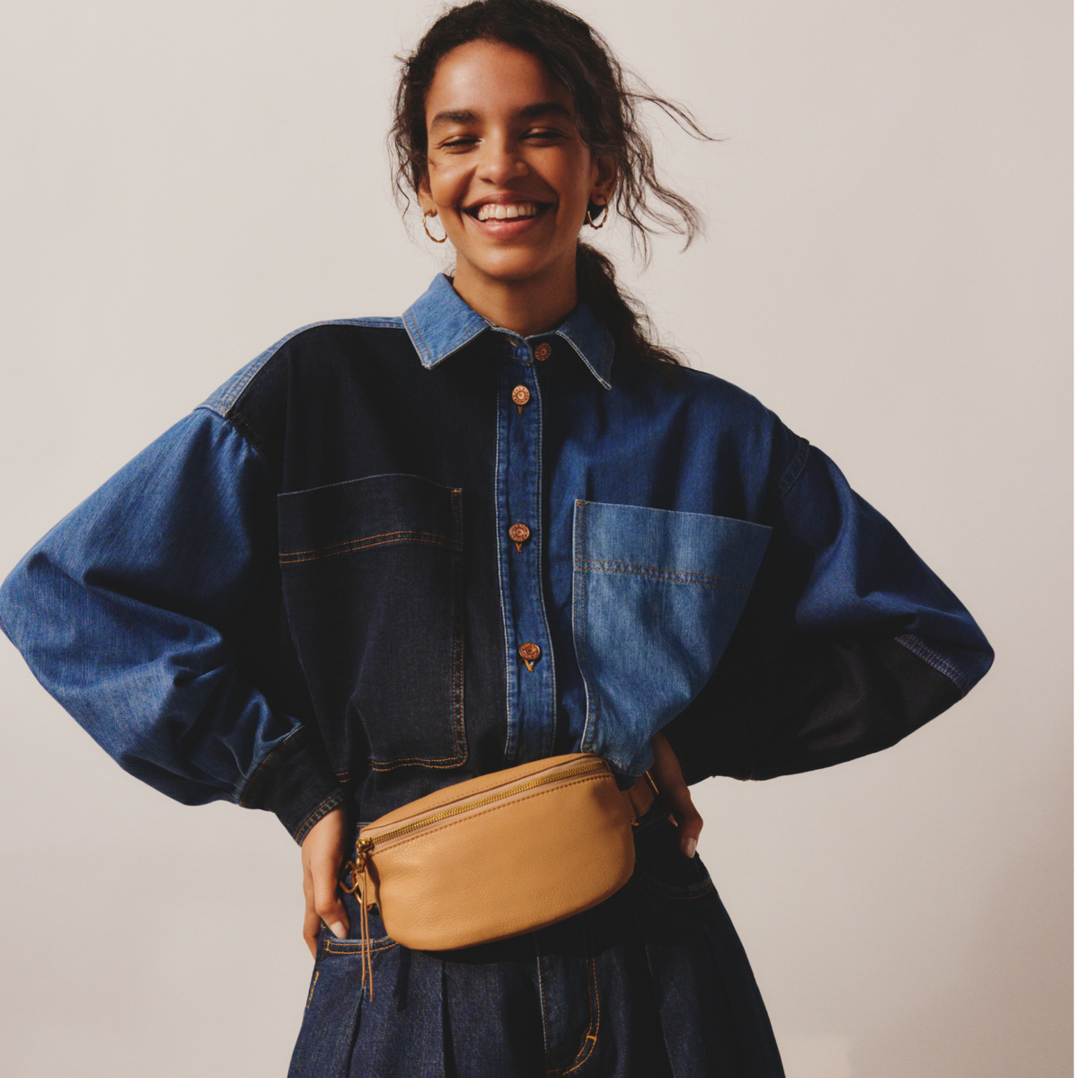 Fern Belt Bag In Pebbled Leather - Sandstorm