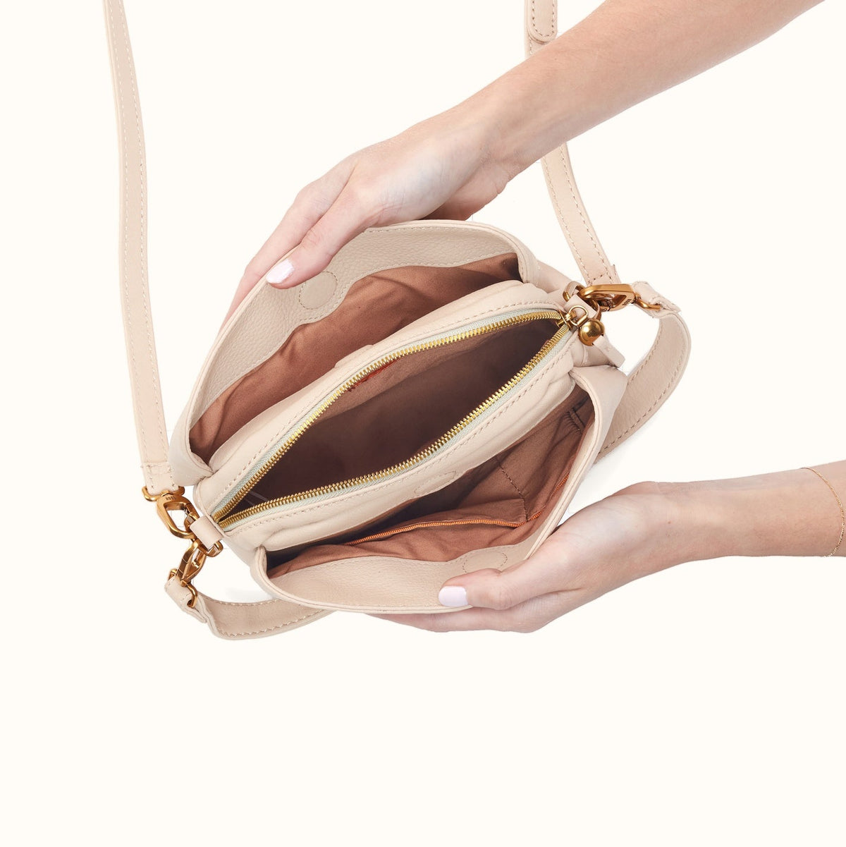 Starr Convertible Shoulder Bag In Pebbled Leather - Stonewash