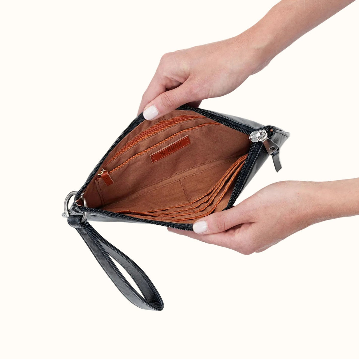 Vida Wristlet in Polished Leather - Black
