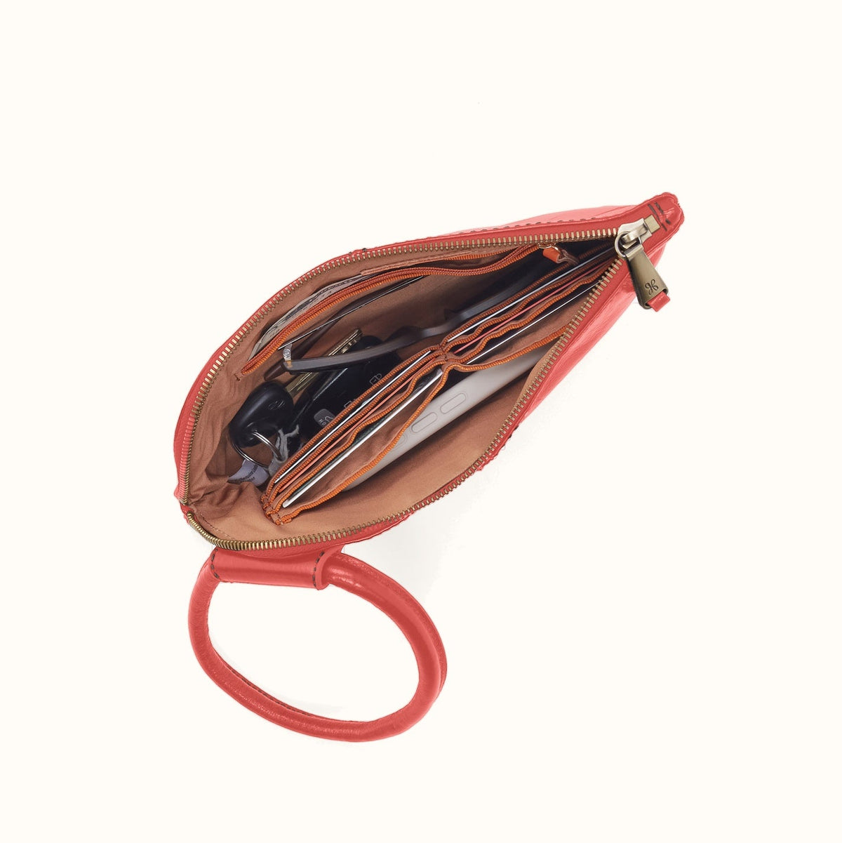 Sable Wristlet In Polished Leather - Pink Mirage
