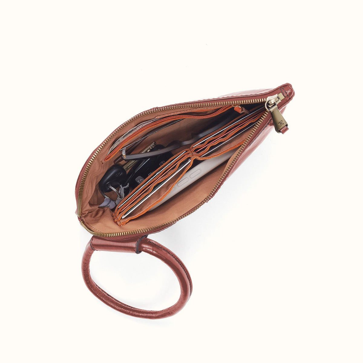 Sable Wristlet In Polished Leather - Rosewood