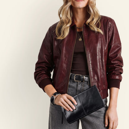 Evolve Wristlet In Polished Leather - Black