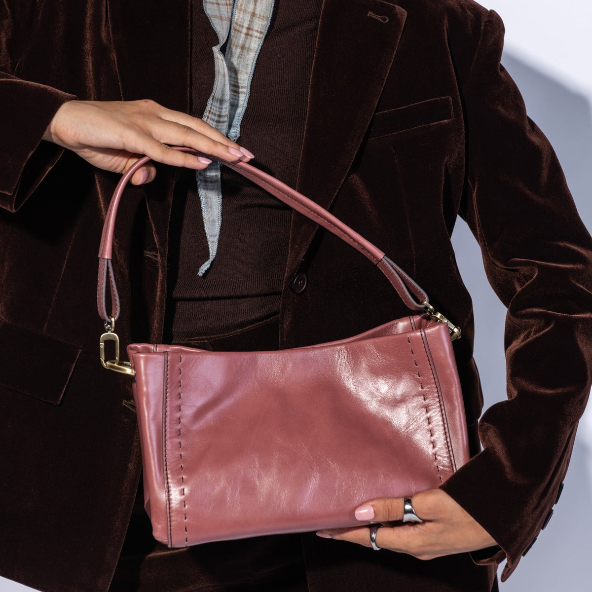 Seneca Shoulder Crossbody In Polished Leather - Rosewood