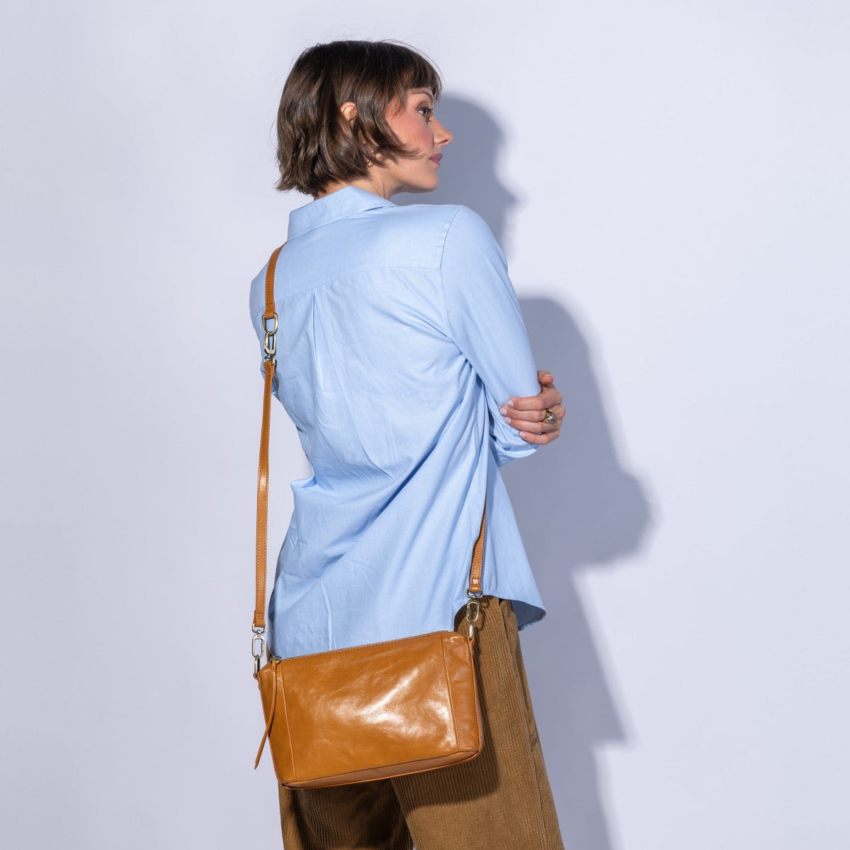 Darcy Carry-All Crossbody In Polished Leather - Natural