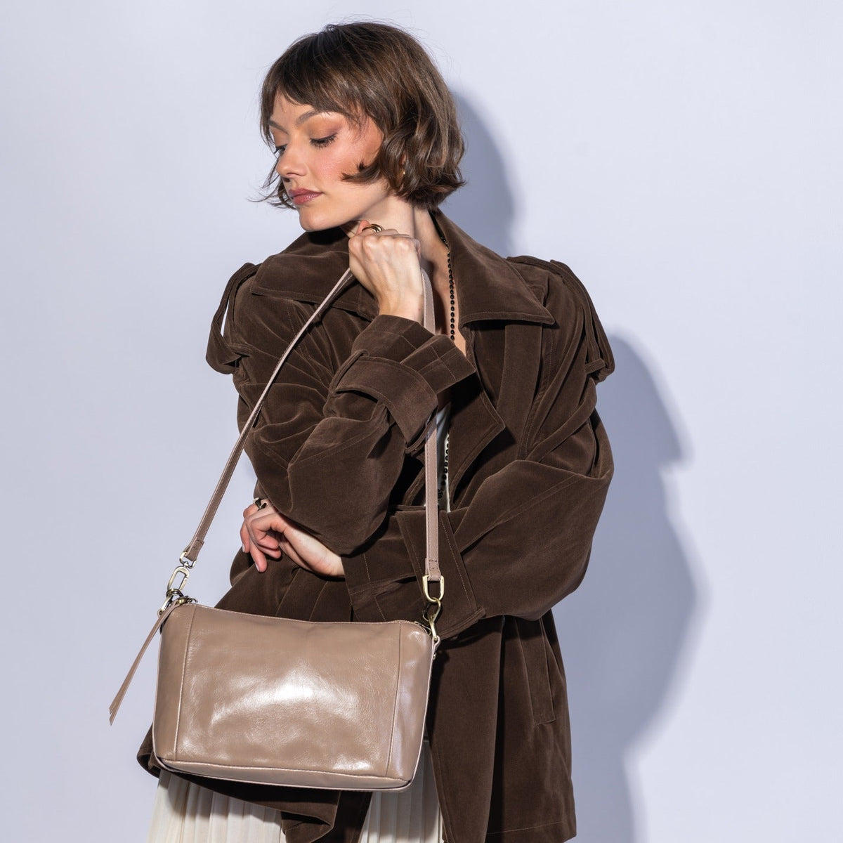 Darcy Carry-All Crossbody In Polished Leather - Woodsmoke