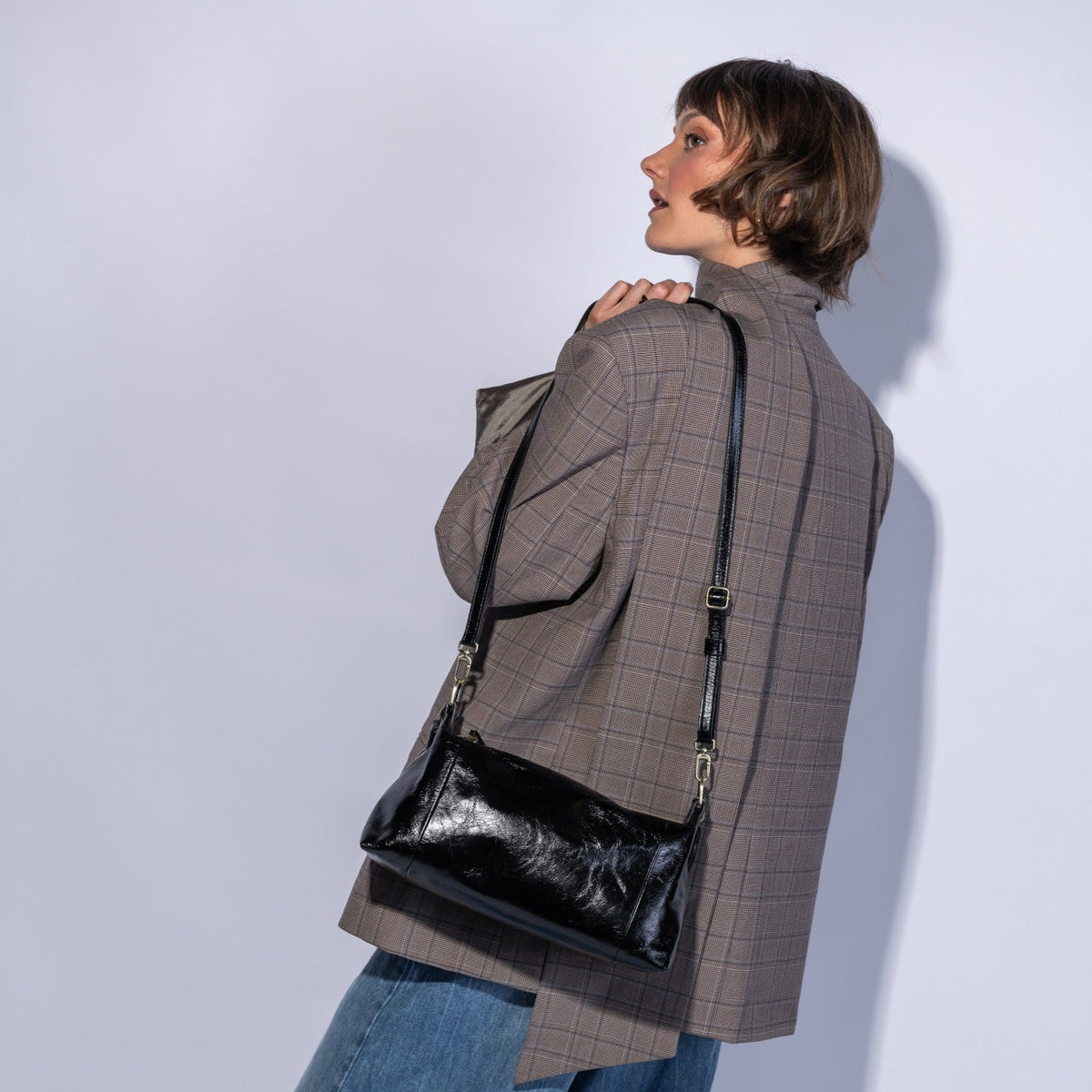 Darcy Shoulder In Polished Leather - Black